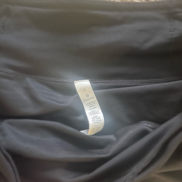 Lululemon Like New - Speed Up Mid Rise Short - Picture 3 of 3